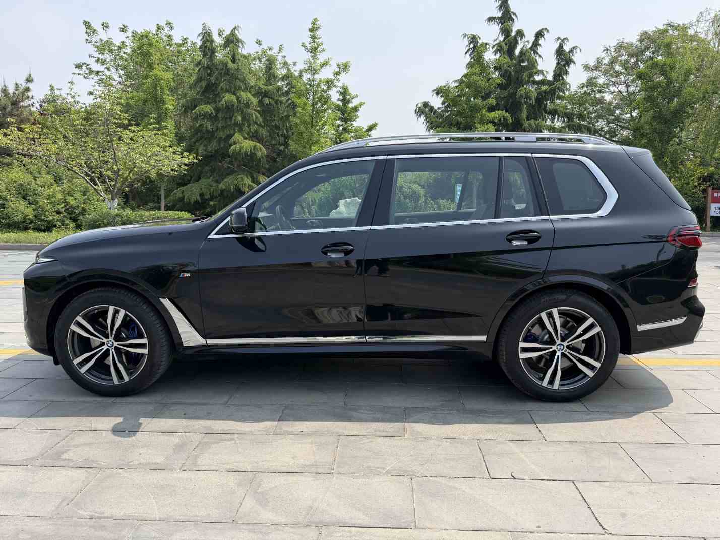 宝马X7 2023款 xDrive40i 尊享型M运动套装(3)