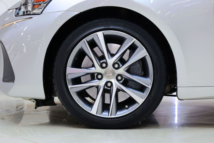 雷克萨斯IS 2017款 300 锋尚版车身外观6010