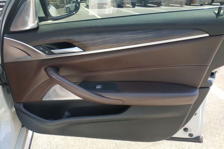 宝马5系 2018款 530Li 领先型 豪华套装中控内饰7008