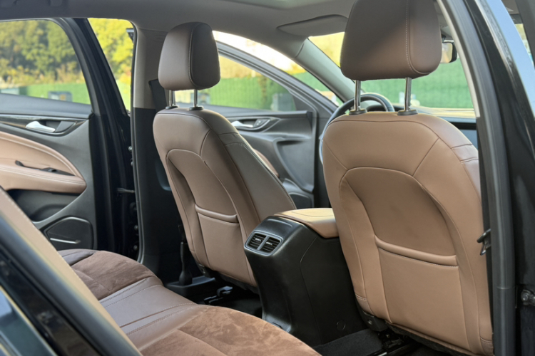 别克 君威 2023款 552T 智享型中控内饰7002