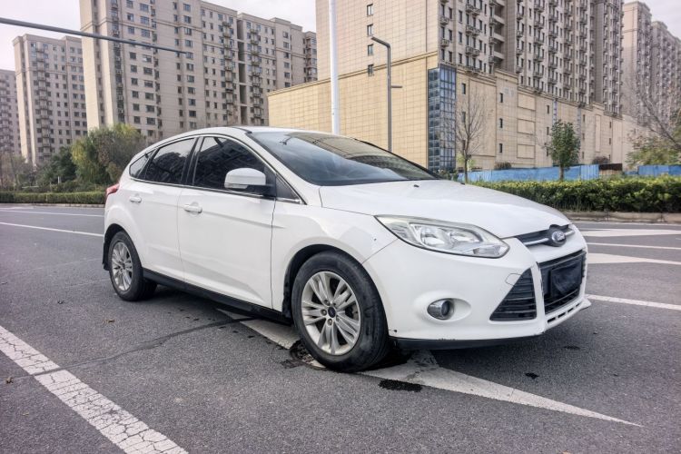 福特 福克斯 2012款 两厢 1.6L 自动舒适型车身外观6003