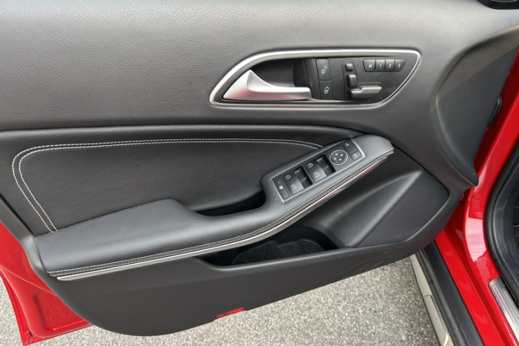 奔驰GLA 2015款 GLA 200 动感型局部细节19