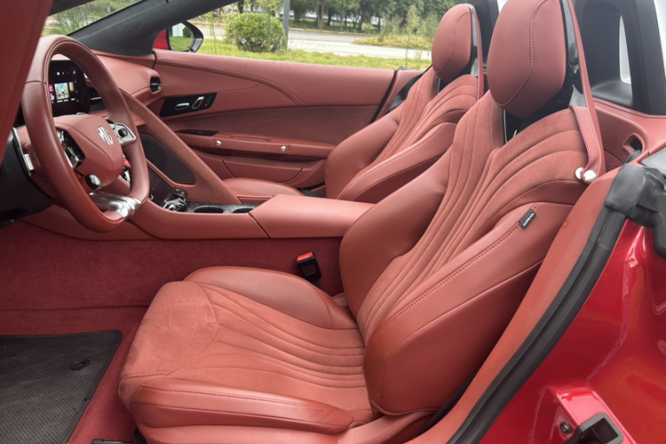 名爵 MG Cyberster 2024款 520km 传奇四驱版中控内饰7010