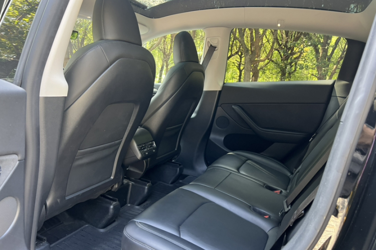 特斯拉 Model Y 2023款 后轮驱动版车身外观6004