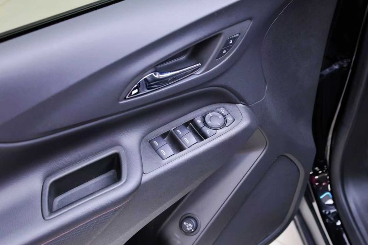 雪佛兰 探界者 2019款 Redline 550T 自动四驱捍界版RS 国VI中控内饰7002