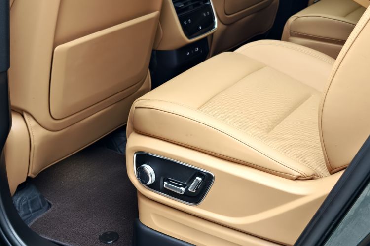 领克09 EM-P 2024款 2.0TD EM-P 四驱HALO 六座中控内饰7001