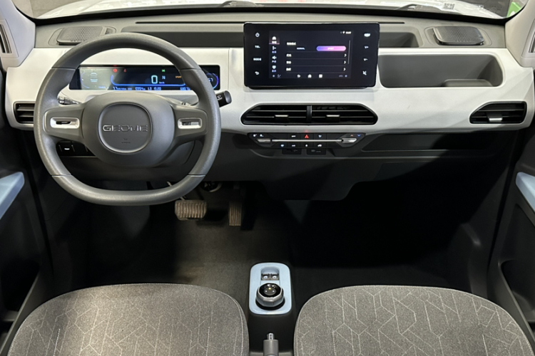 吉利银河 2024款 熊猫mini 200km 耐力熊中控内饰7007