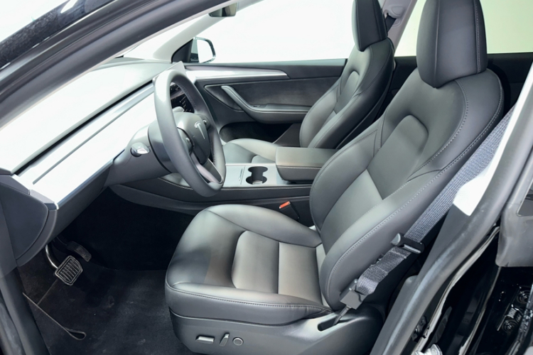 特斯拉 Model Y 2023款 后轮驱动版中控内饰7003