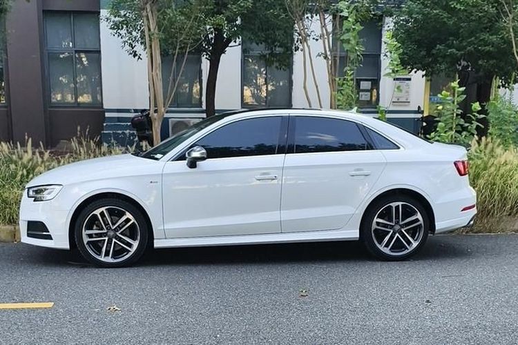 奥迪A3 2018款 30周年年型 Limousine 40 TFSI 运动型车身外观6003