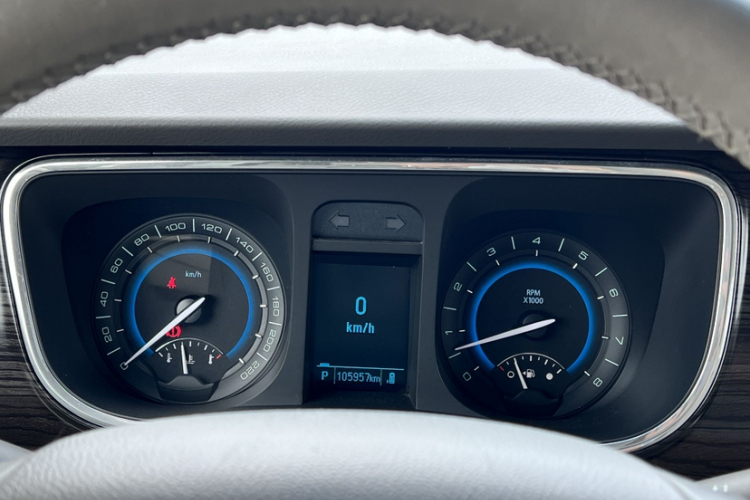 别克GL8 2013款 3.0L XT豪华商务旗舰版中控内饰15