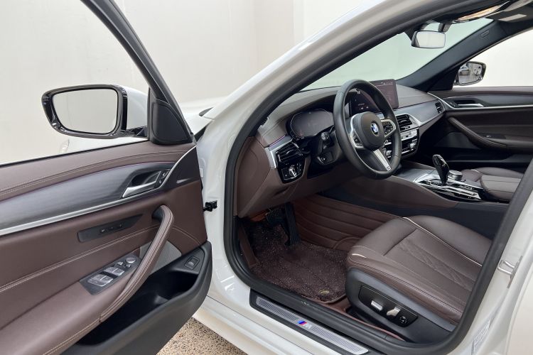 宝马5系 2022款 改款 530Li 领先型 M运动套装中控内饰7006