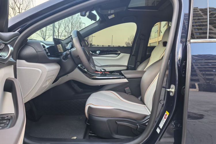 比亚迪 秦PLUS 2024款 荣耀版 DM-i 120KM领先型中控内饰7004