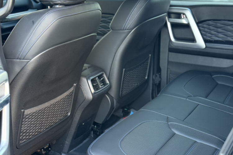 北京BJ40 2024款 2.0T 城市猎人荣耀版中控内饰7001