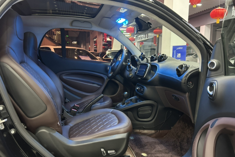 smart fortwo 2019款 0.9T 66千瓦硬顶风擎版 国VI中控内饰7003
