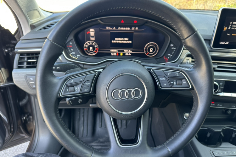 奥迪A4L 2017款 45 TFSI quattro 风尚型中控内饰7011