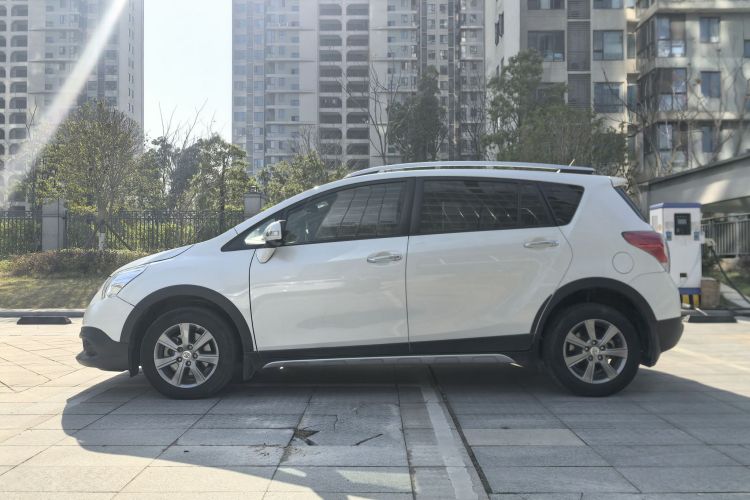 丰田 逸致 2015款 180E CVT跨界版车身外观6009