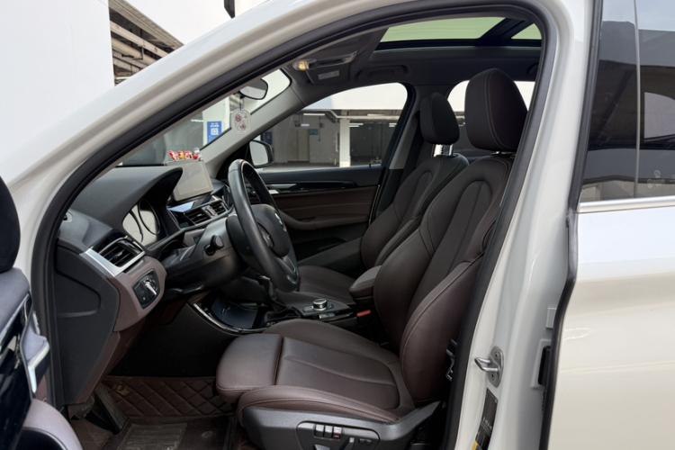 宝马X1新能源 2020款 xDrive30Le 尊享型中控内饰7005