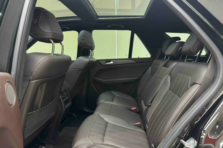 奔驰GLE 2019款 GLE 320 4MATIC 动感型臻藏版中控内饰7001
