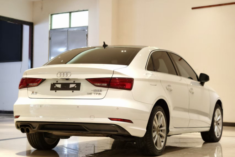 奥迪A3 2018款 30周年年型 Limousine 35 TFSI 进取型车身外观6004