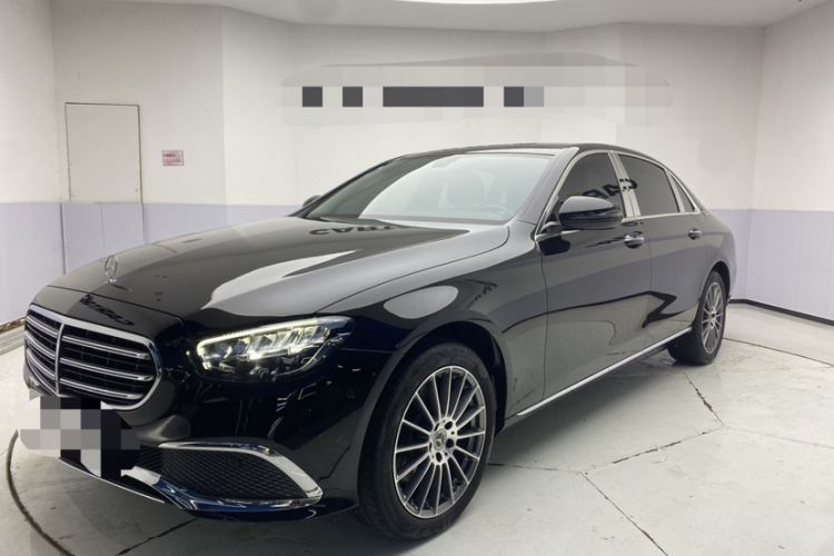奔驰E级 2023款 E 260 L车身外观1