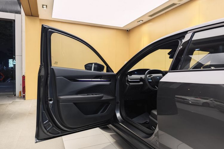 长安UNI-V 2024款 1.5T 尊贵型车身外观6010