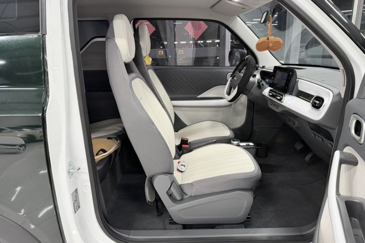 吉利银河 2025款 210km 熊猫卡丁中控内饰7002