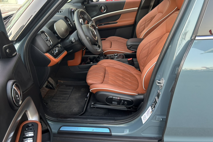 MINI Countryman 2023款 改款二 2.0T COOPER S ALL4 鉴赏家中控内饰7003