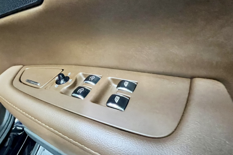 沃尔沃S90新能源 2024款 插电式混动 四驱长续航智逸豪华版中控内饰7001