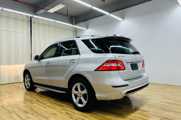 奔驰M级 2015款 ML 320 4MATIC车身外观6006