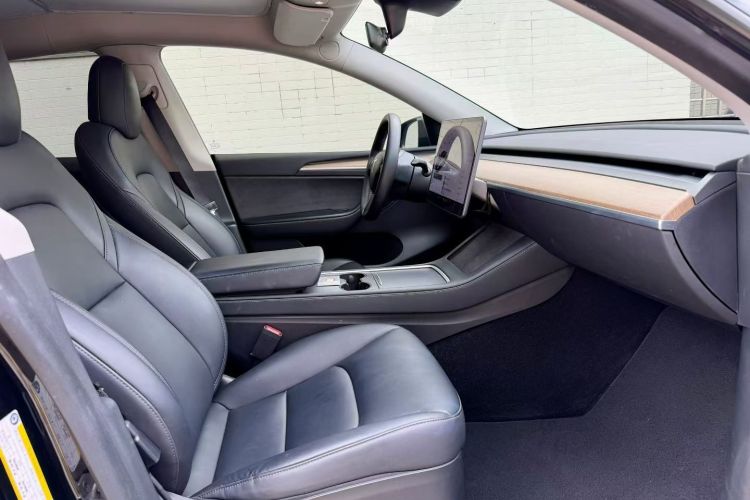 特斯拉 Model Y 2021款 标准续航后驱版中控内饰7006