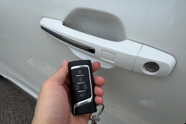 广汽传祺 传祺M8 2018款 320T 旗舰版中控内饰7011