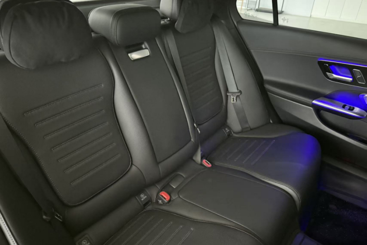 奔驰C级 2025款 C 260 L 皓夜运动版中控内饰7003