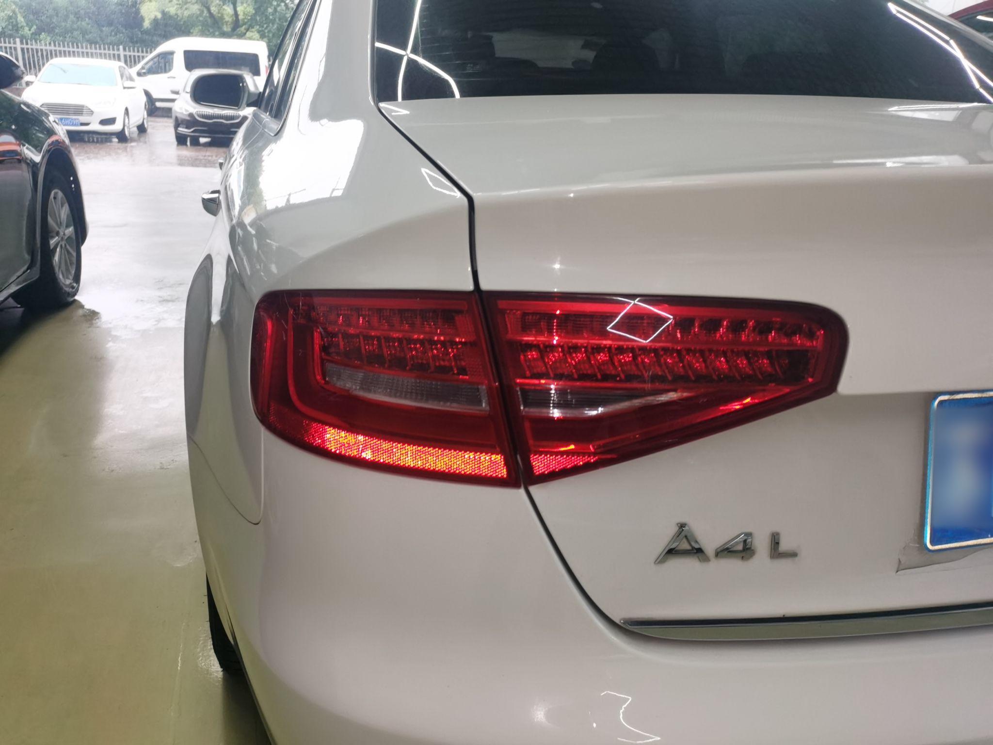 奥迪A4L 2015款 35 TFSI 自动标准型