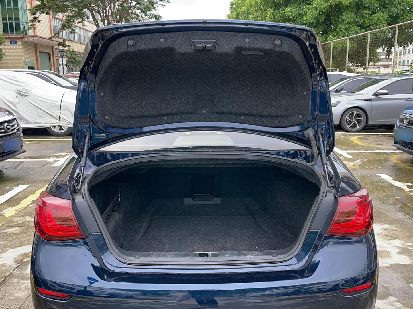 英菲尼迪Q70L 2019款 Q70L 2.0T 悦享版(进口)