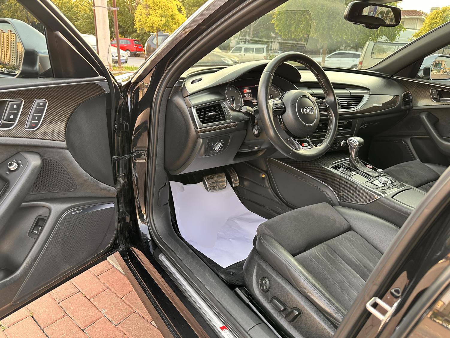 奥迪S6 2013款 S6 4.0TFSI(进口)