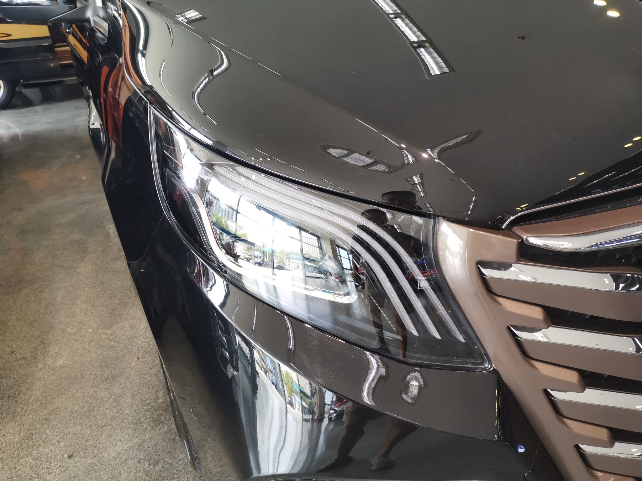 奔驰 威霆 2021款 2.0T 商务版 7座