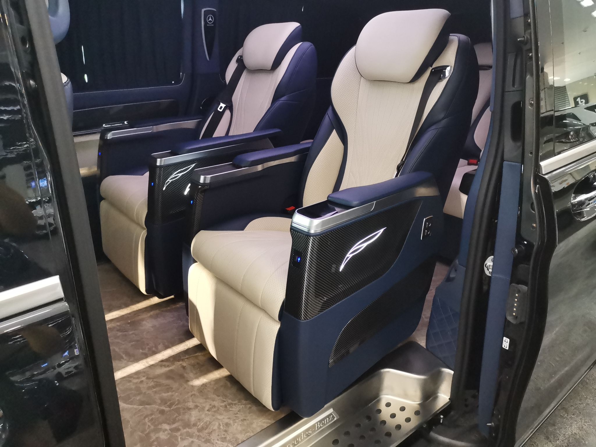 奔驰 威霆 2021款 2.0T 商务版 7座