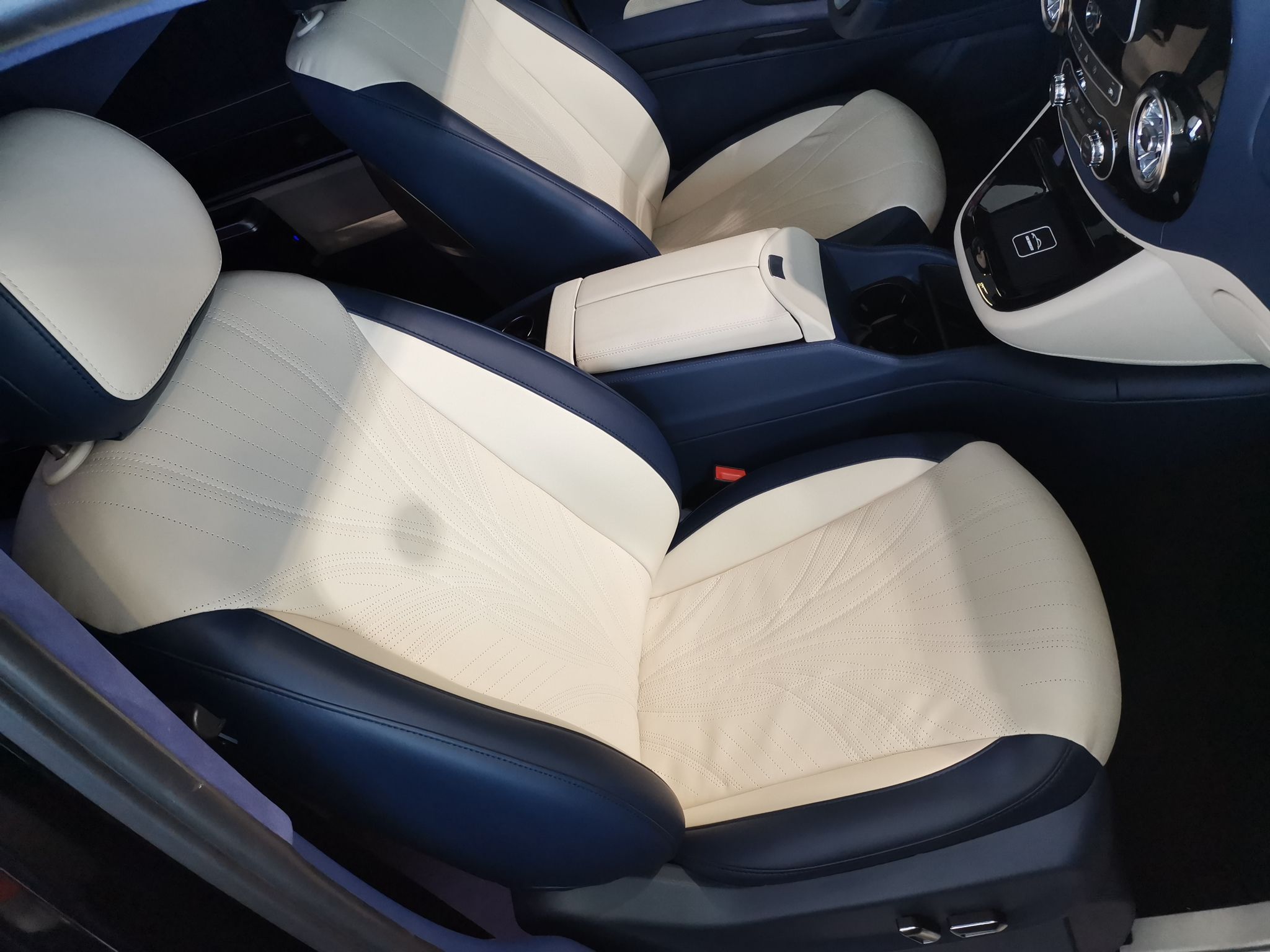 奔驰 威霆 2021款 2.0T 商务版 7座