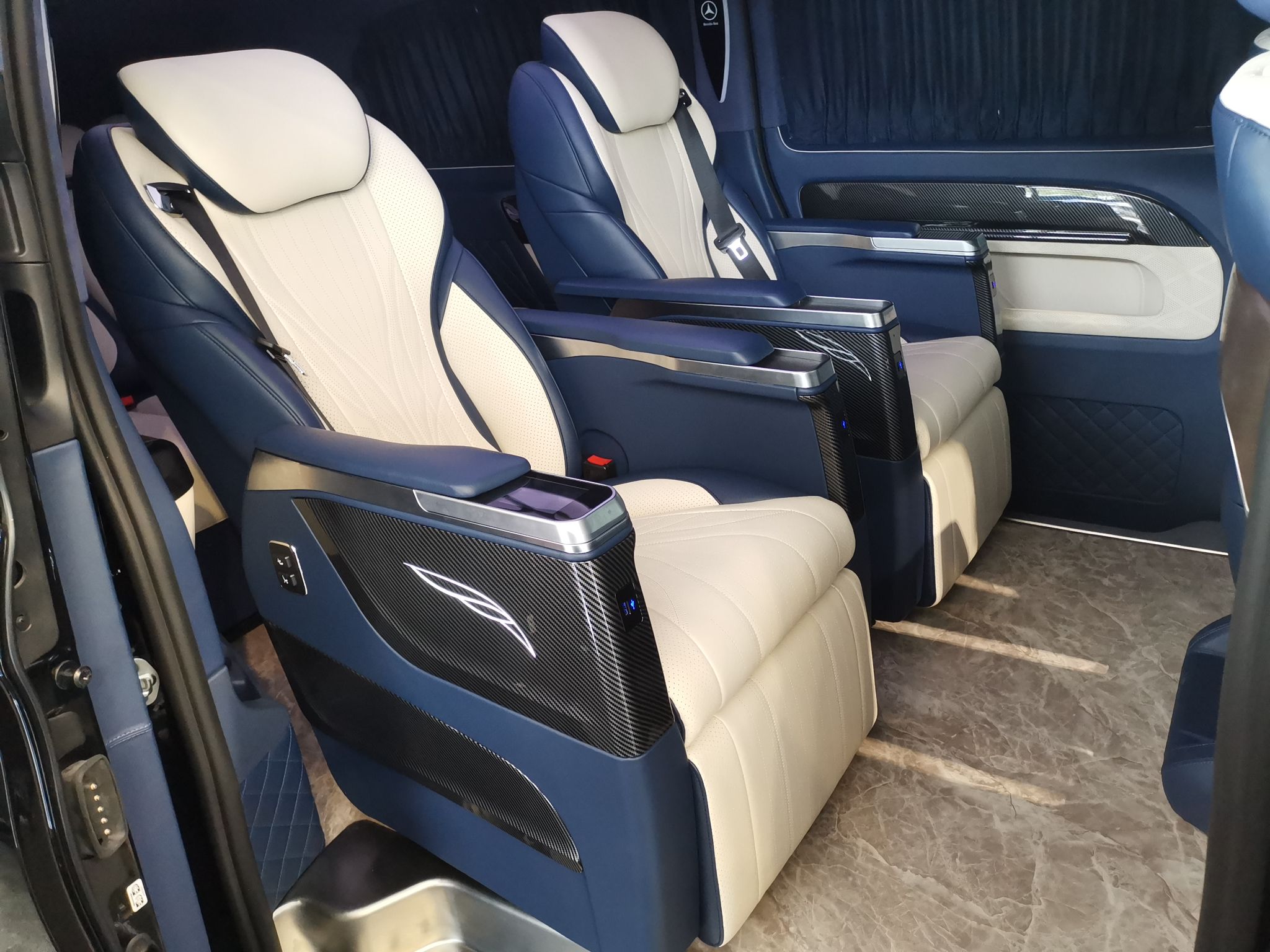 奔驰 威霆 2021款 2.0T 商务版 7座