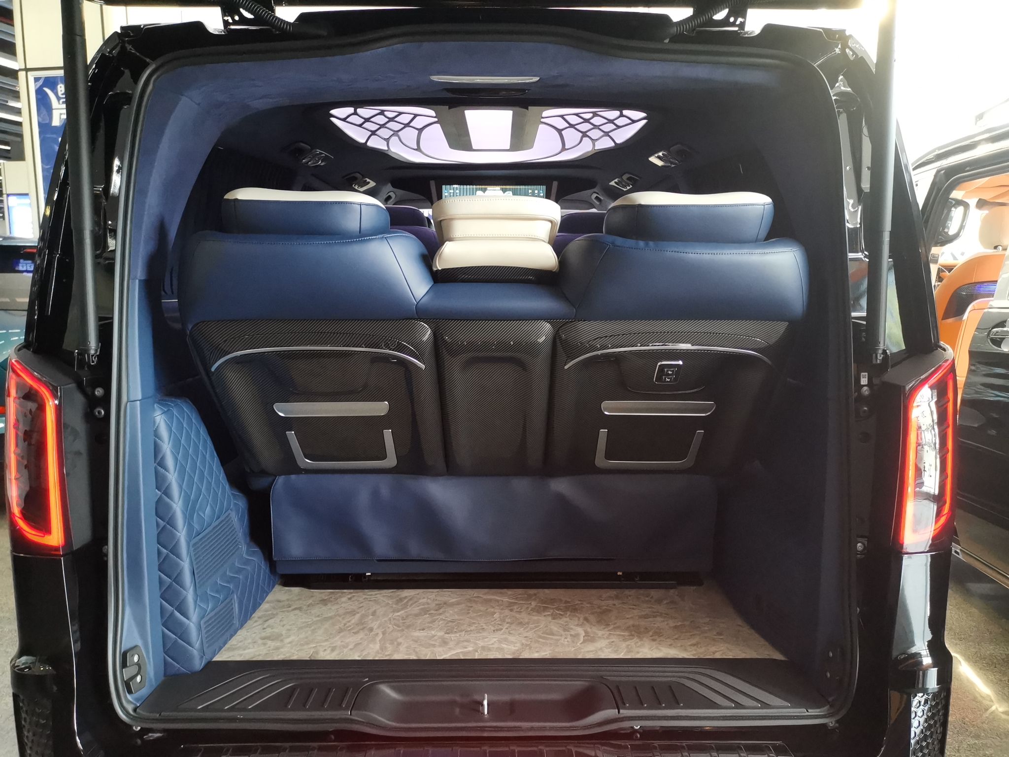 奔驰 威霆 2021款 2.0T 商务版 7座