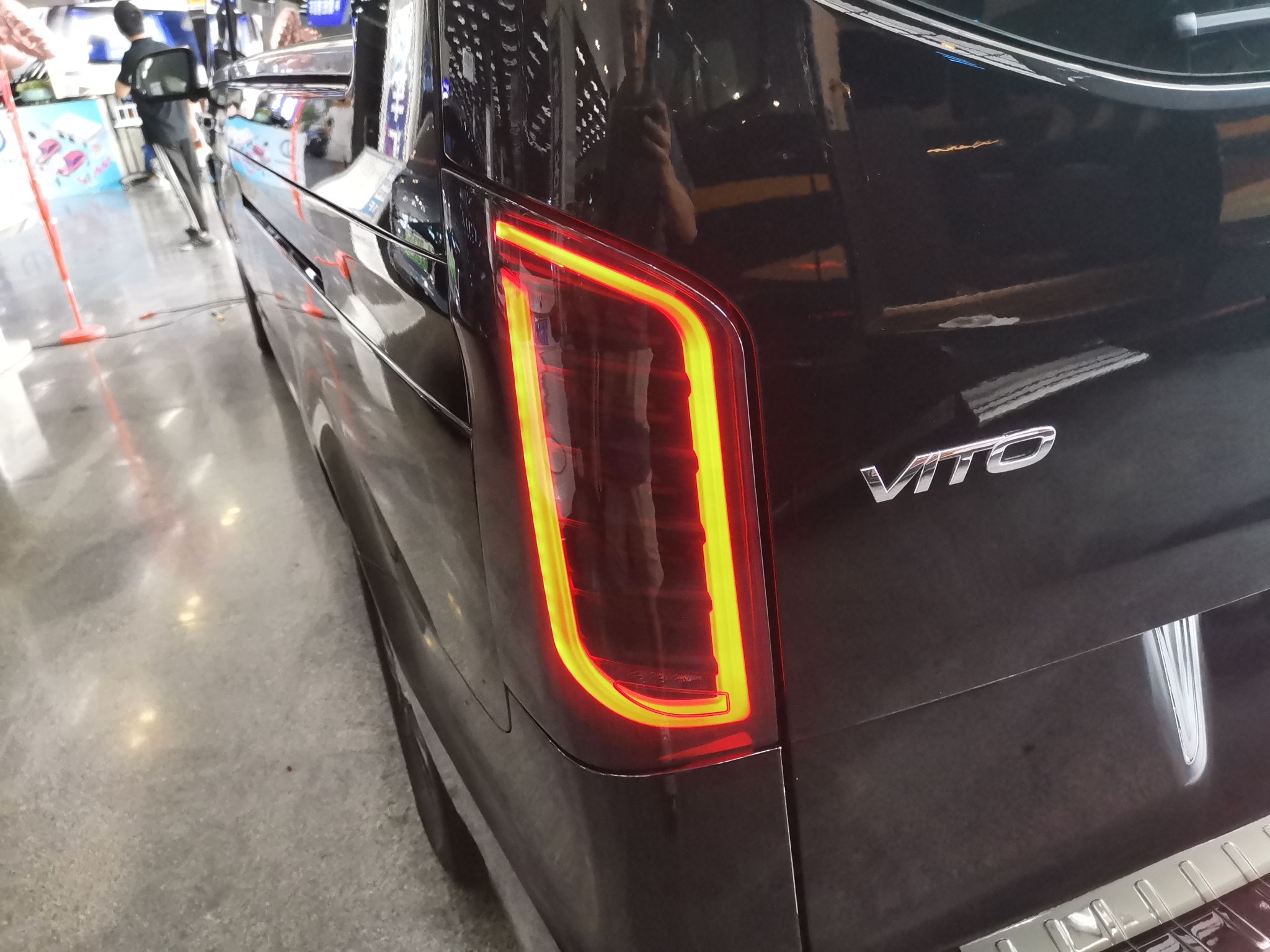 奔驰 威霆 2021款 2.0T 商务版 7座