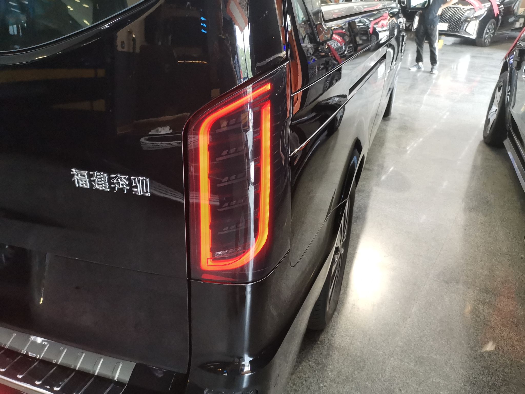 奔驰 威霆 2021款 2.0T 商务版 7座