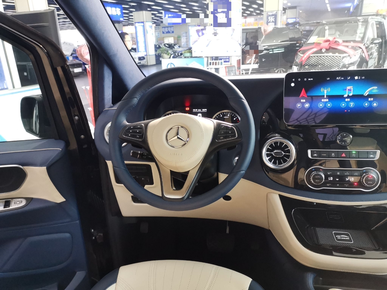 奔驰 威霆 2021款 2.0T 商务版 7座