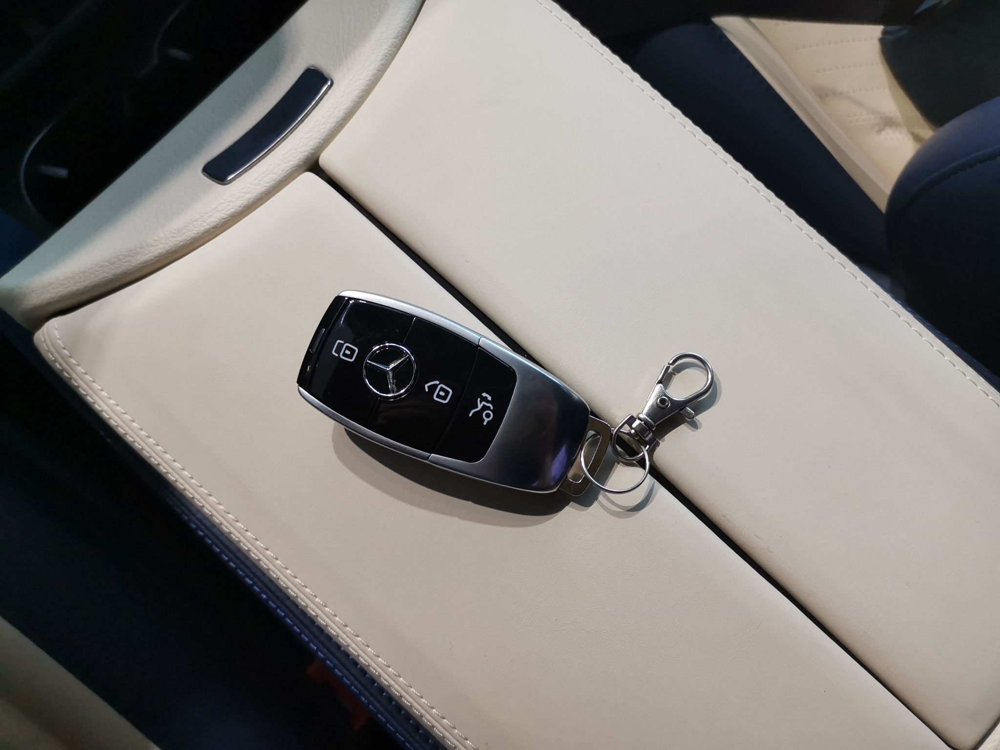 奔驰 威霆 2021款 2.0T 商务版 7座