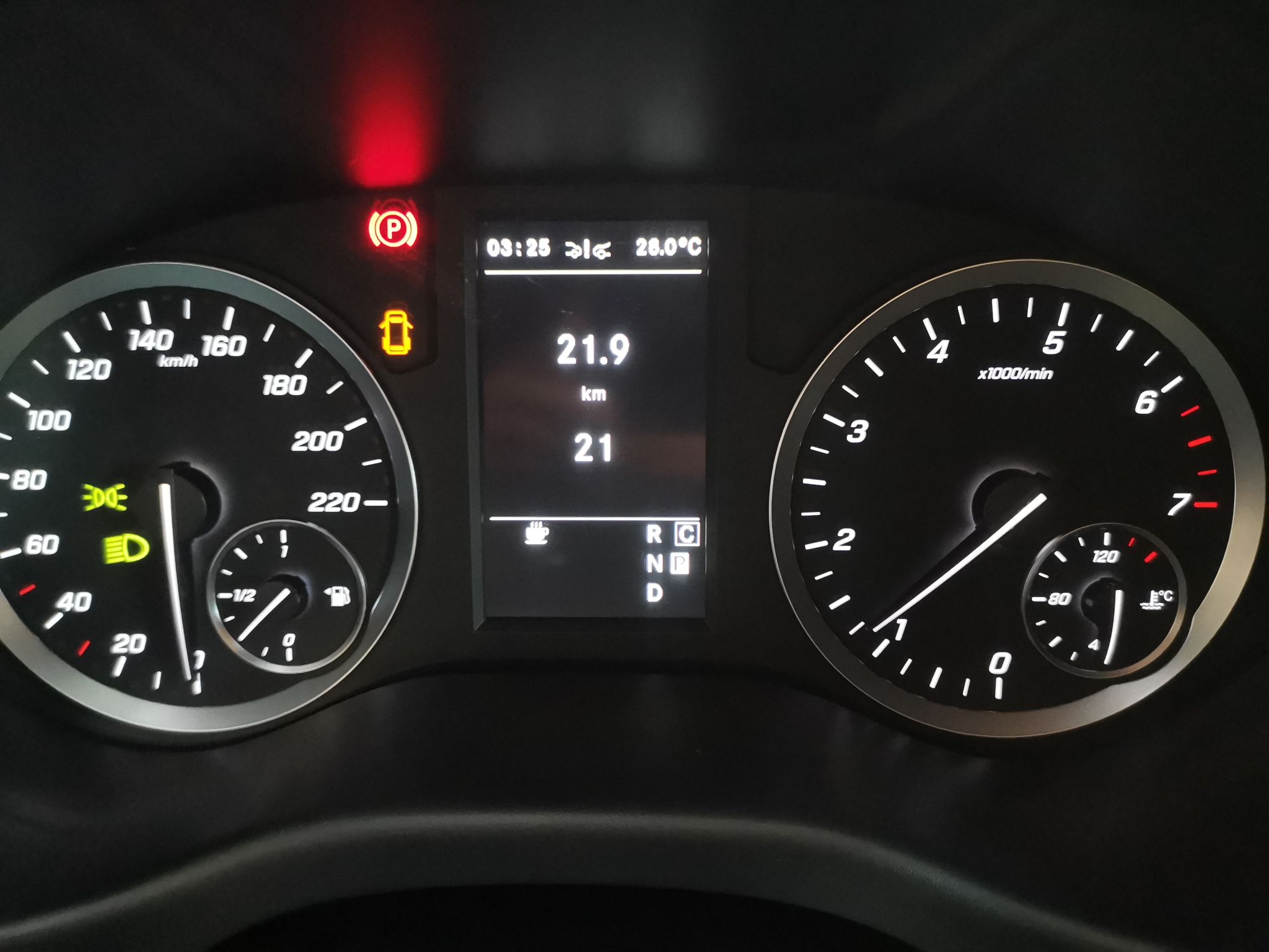 奔驰 威霆 2021款 2.0T 商务版 7座