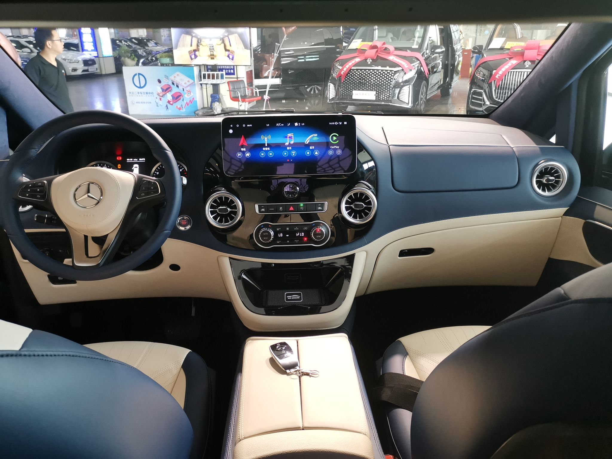 奔驰 威霆 2021款 2.0T 商务版 7座