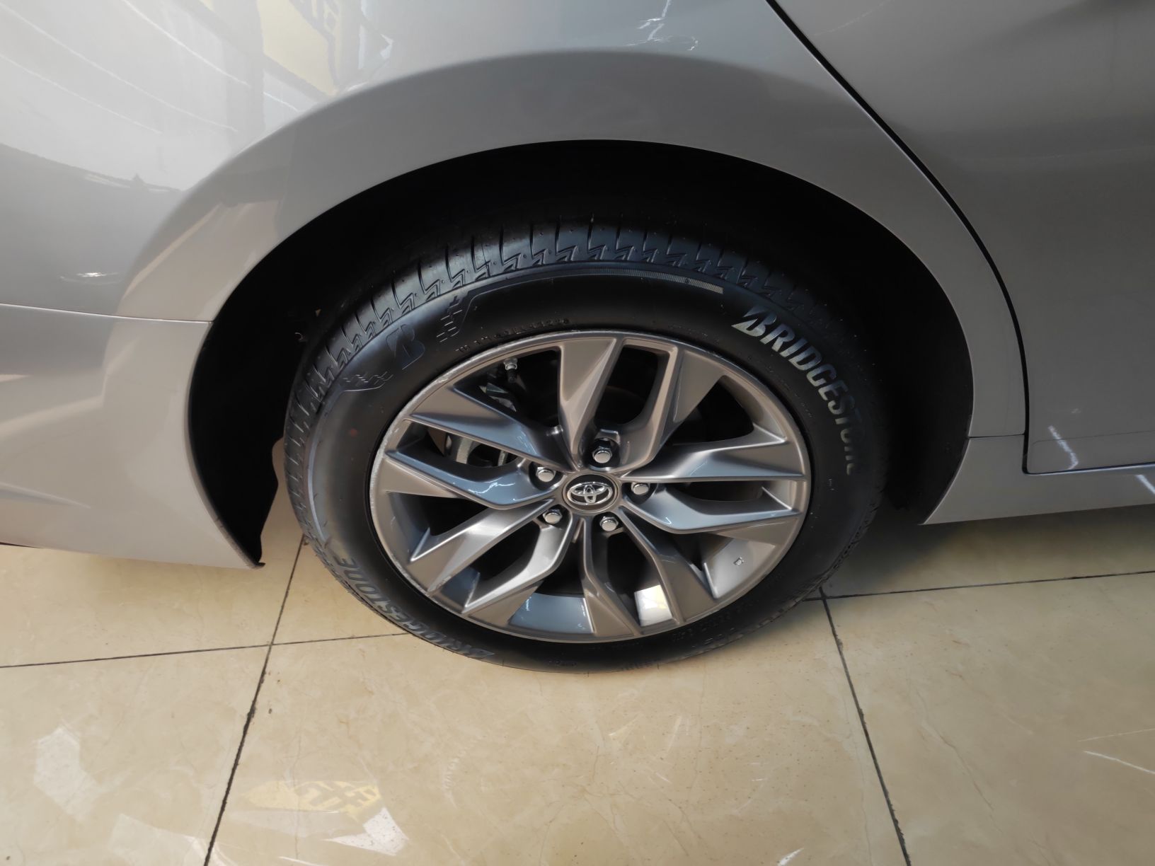 丰田 亚洲龙 2019款 2.0L 豪华版