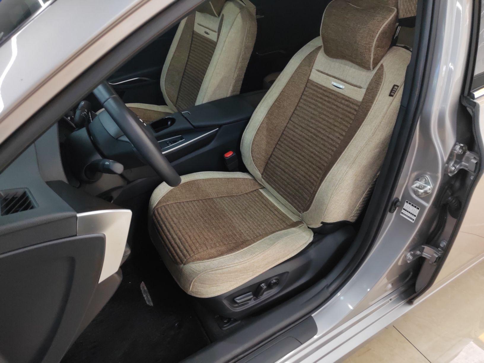 丰田 亚洲龙 2019款 2.0L 豪华版