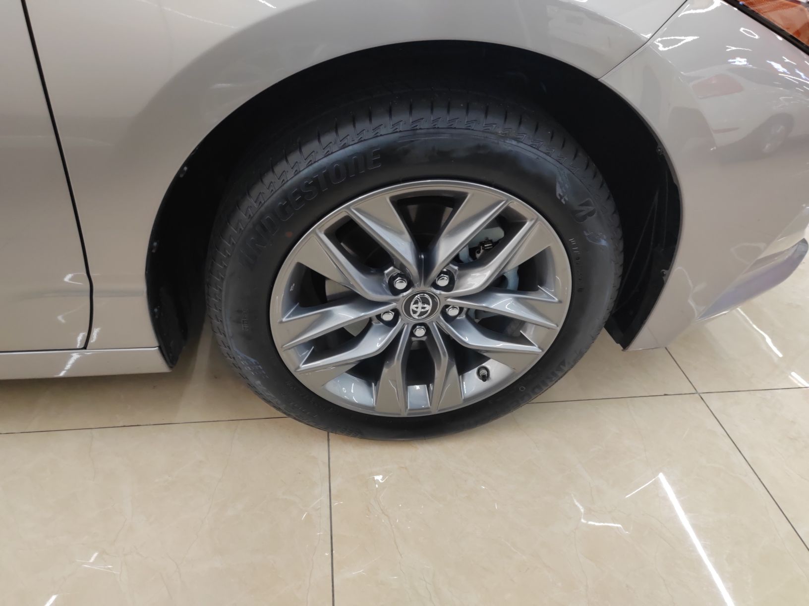 丰田 亚洲龙 2019款 2.0L 豪华版