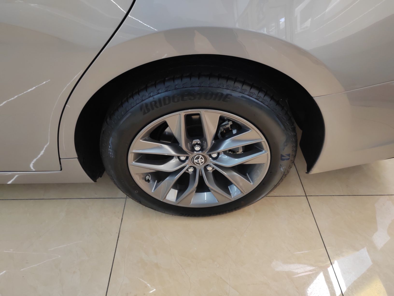 丰田 亚洲龙 2019款 2.0L 豪华版